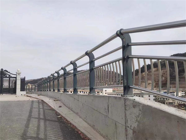 生产厂家四川内江铝合金桥梁护栏安装