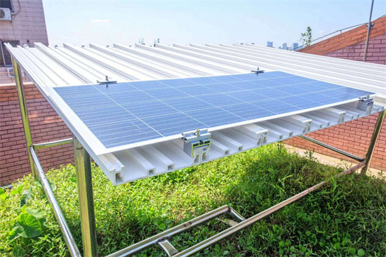 回收太阳能发电板上门服务追求细节品质