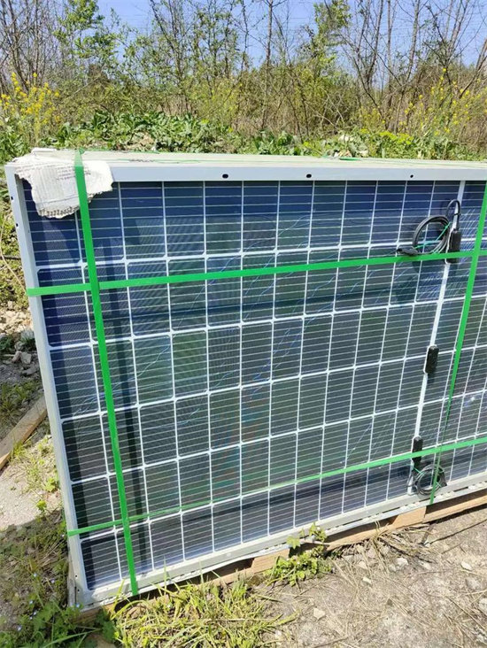 太阳能光伏板回收厂家上门回收真材实料加工定制