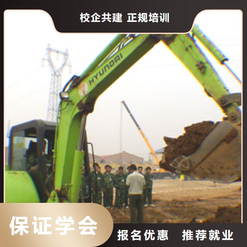 忻州学挖掘机操作到虎振技校学期学费